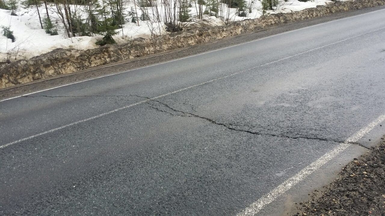 Отремонтированные дороги не выдержали зимы