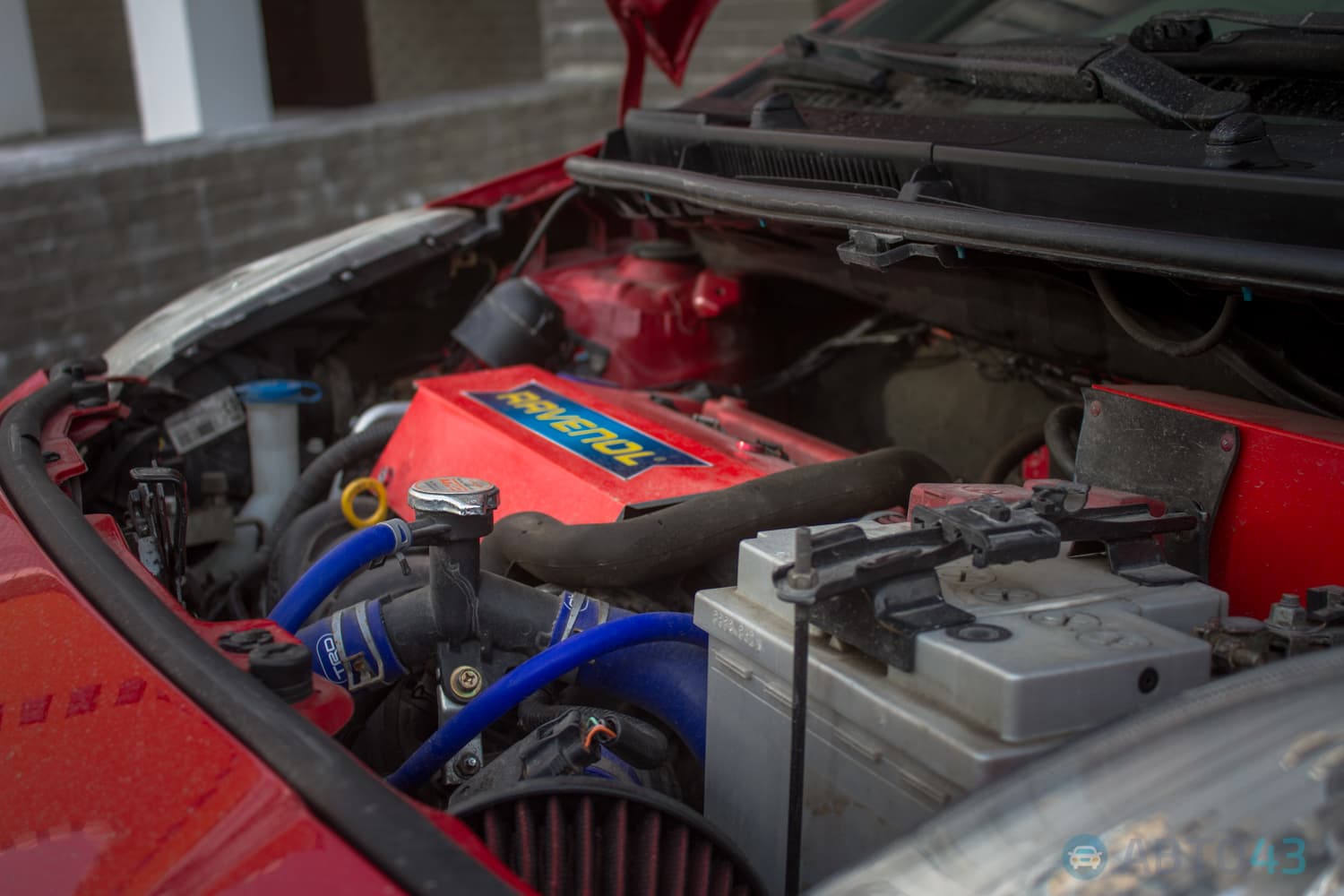 Тест-драйв Toyota Yaris Custom: заводной помидор с детским креслом