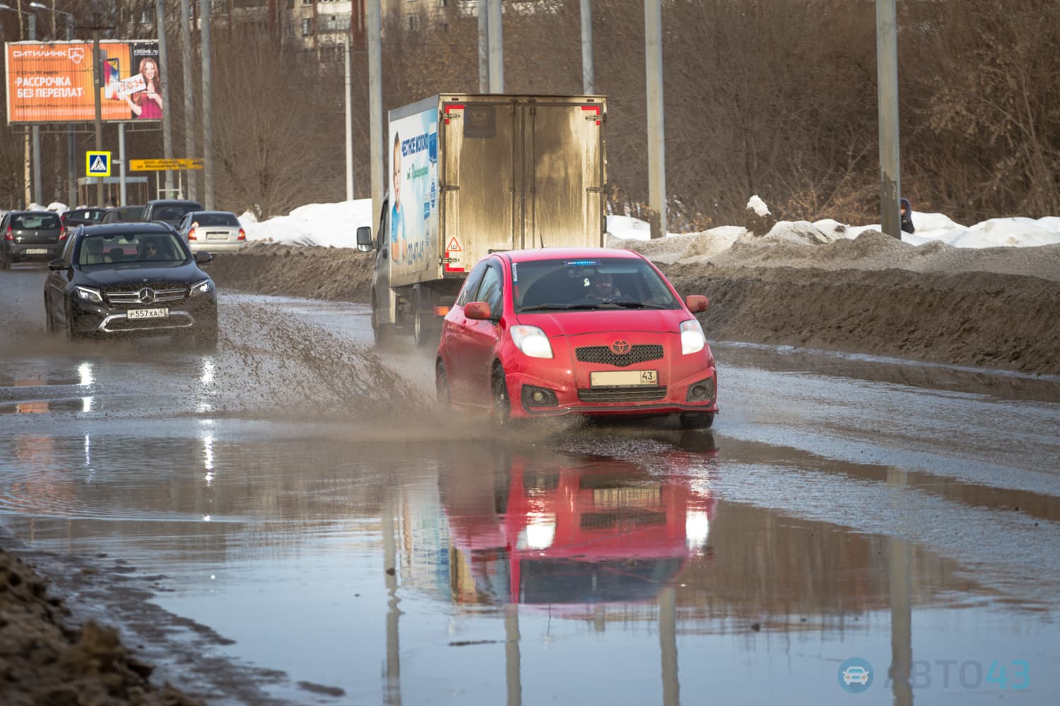 Тест-драйв Toyota Yaris Custom: заводной помидор с детским креслом