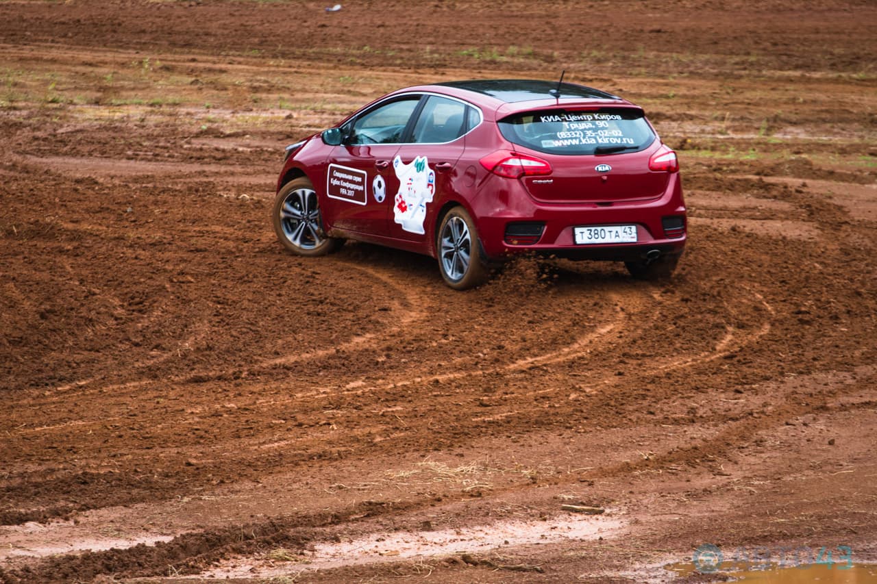 В субботу на «Подгорянке» прошли «Гусарские манёвры»