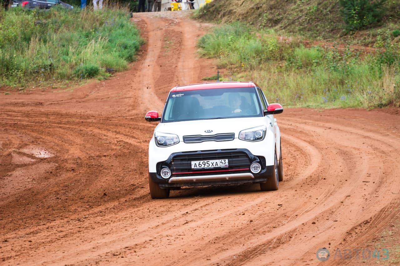 В субботу на «Подгорянке» прошли «Гусарские манёвры»