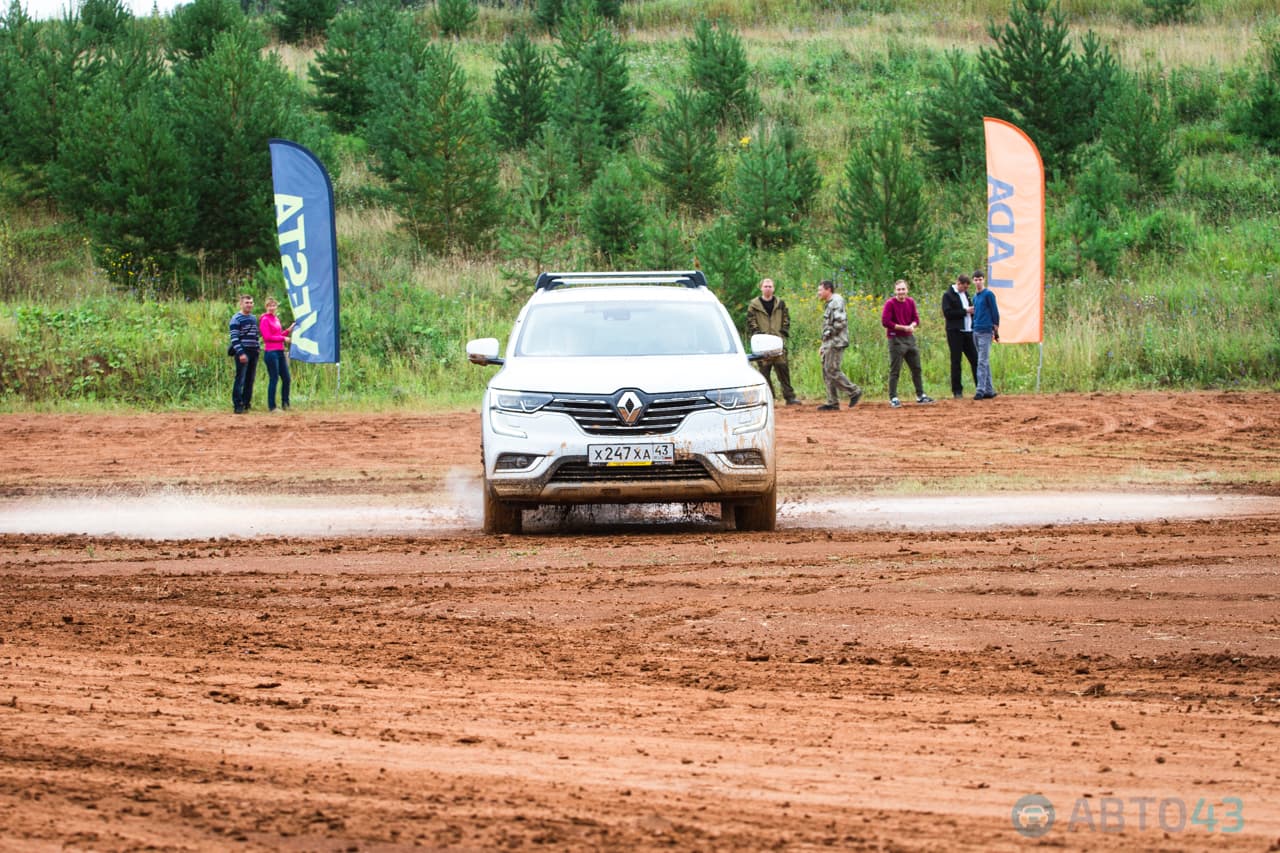 В субботу на «Подгорянке» прошли «Гусарские манёвры»