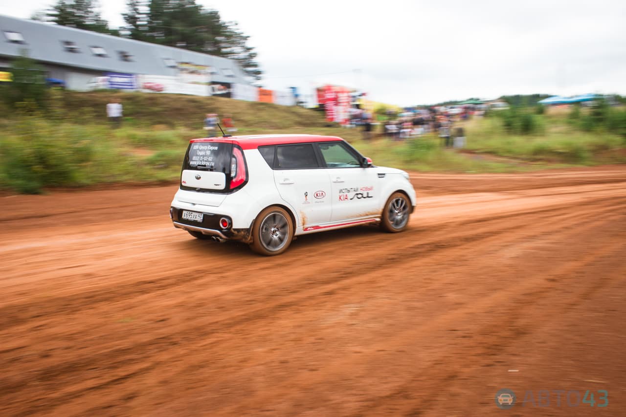 В субботу на «Подгорянке» прошли «Гусарские манёвры»