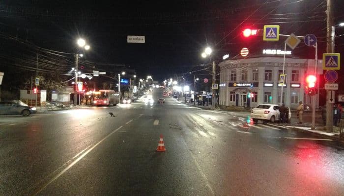 В Кирове в результате столкновения легковушек пострадало 5 человек