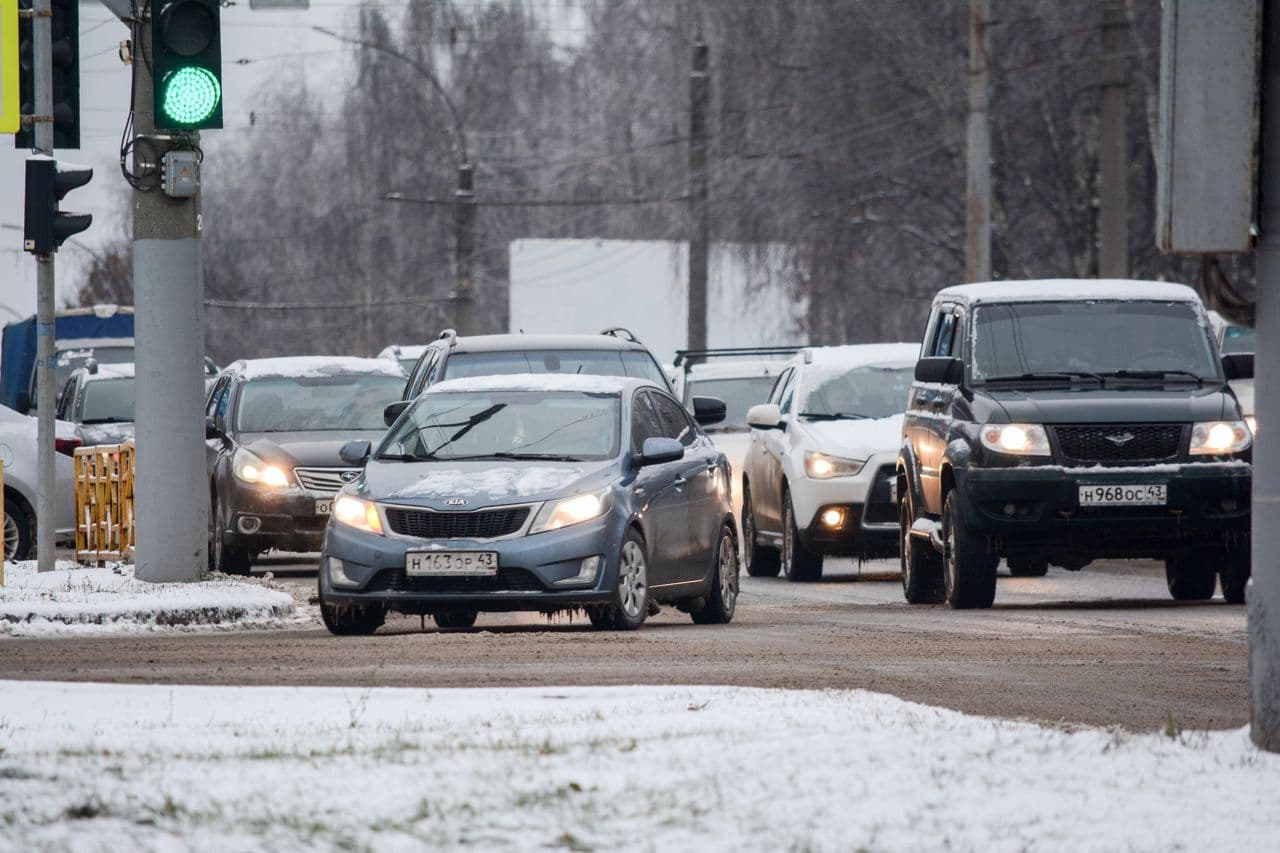 В Госдуме предложили сделать триколор на российский номерах обязательным