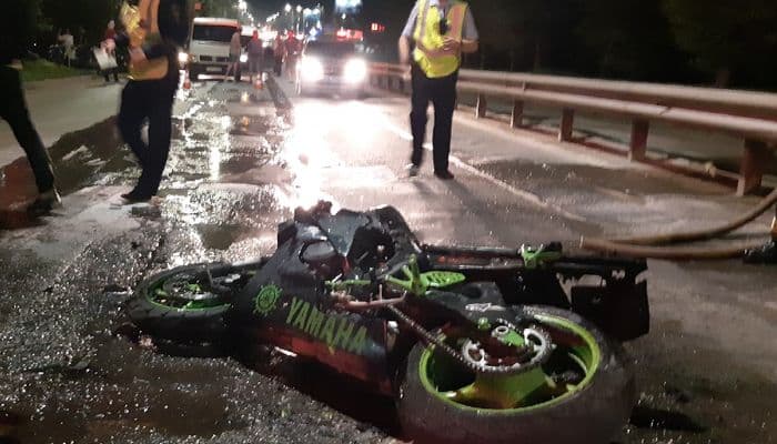 У «Дома техники» тушат опрокинутый мотоцикл: что произошло?