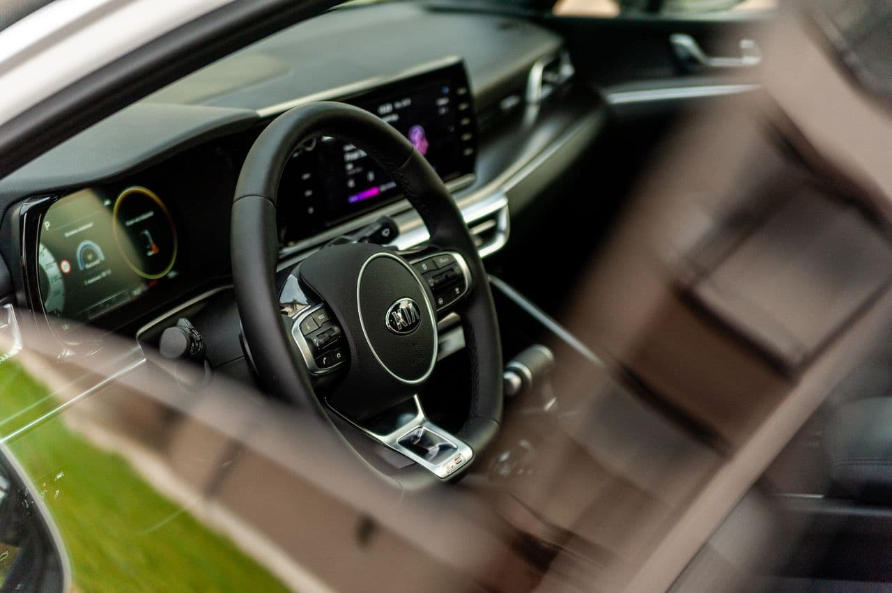 Тест-драйв KIA K5: "Расслабься, я всё сделаю сама" 