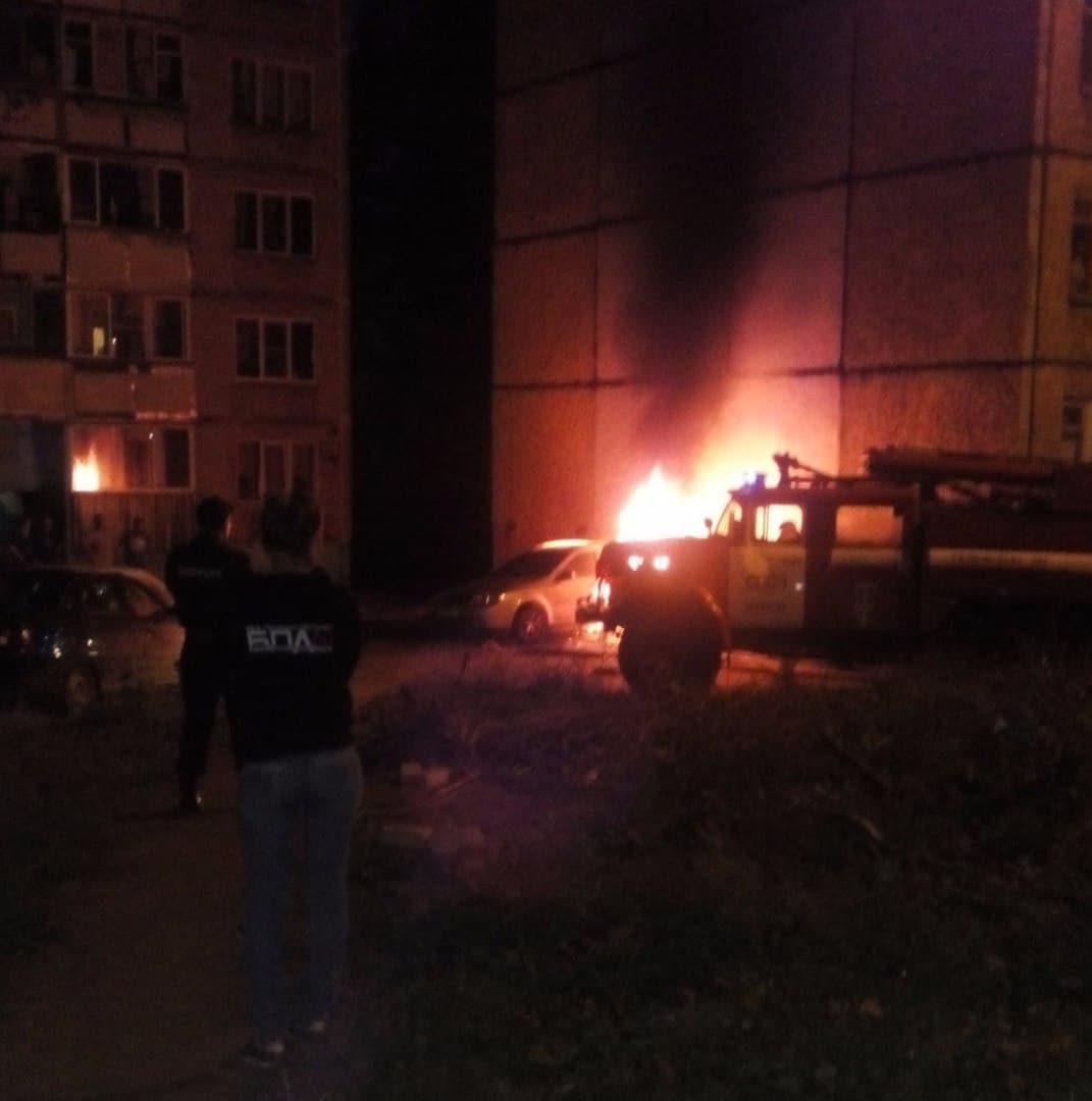 Ночью на Московской во время стоянки вспыхнул  Chevrolet