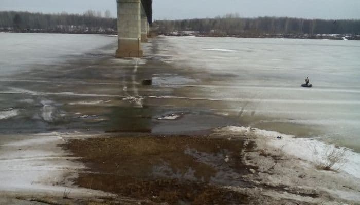 Мужчина на мотобуксировщике погиб, провалившись под лёд