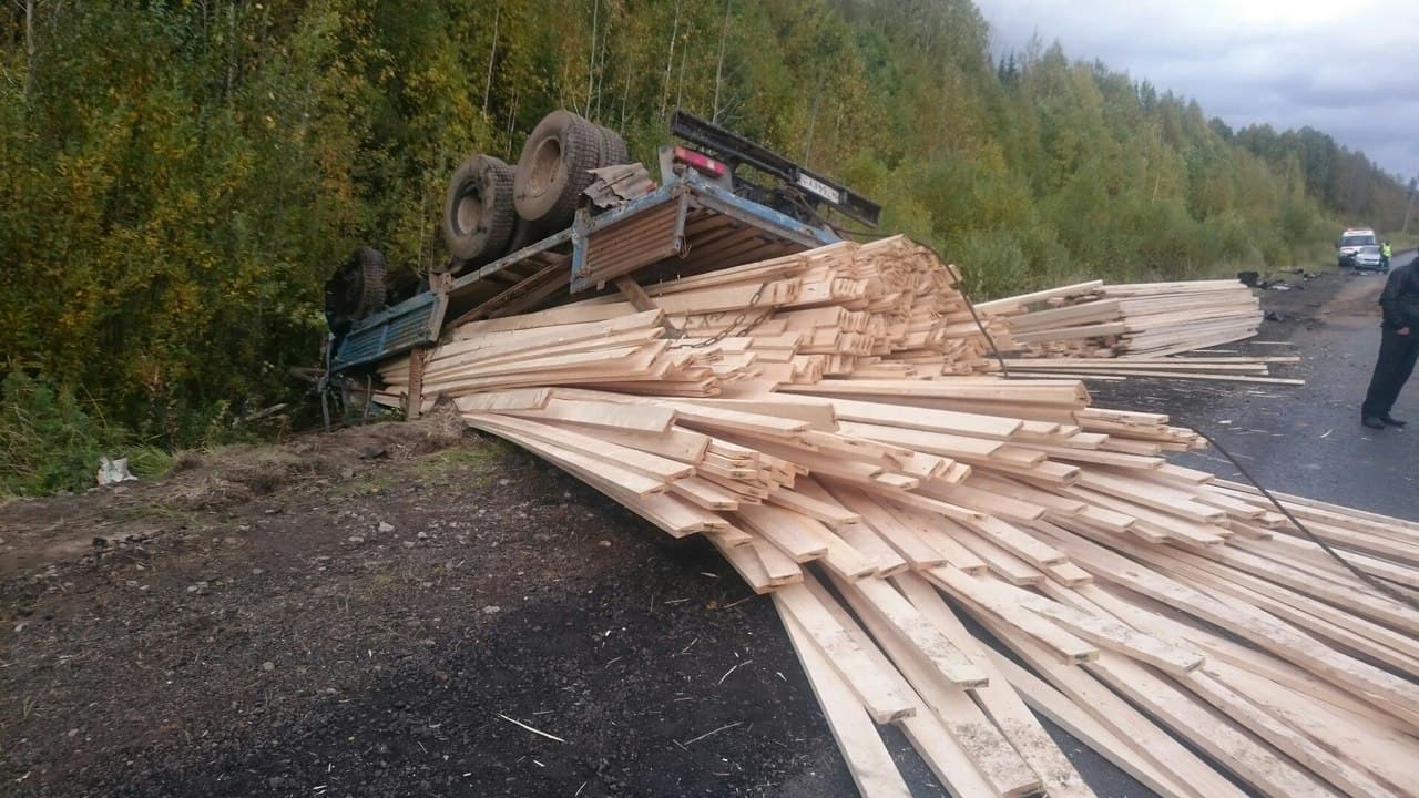 2 две женщины погибли при столкновении BMW и «Камаза»