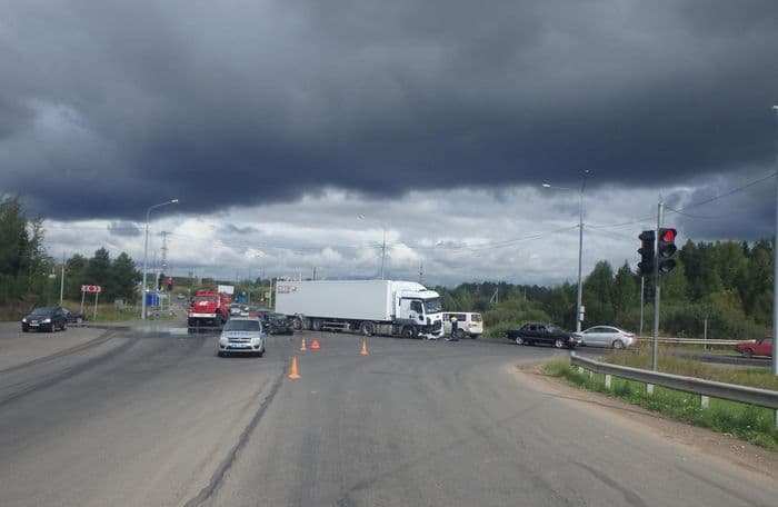 Смертельная волна: за выходные в Кирове произошло 3 жестких ДТП с погибшими