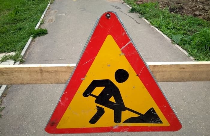 Подрядчику придется переделать дворовую территорию на Дзержинского