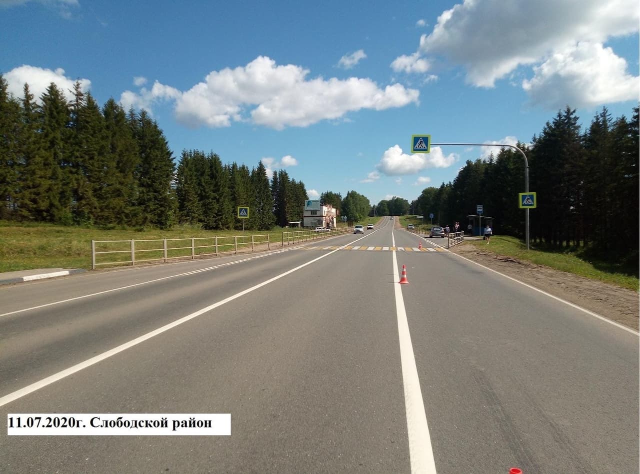 В Кировской области на пешеходном переходе сбили женщину с ребёнком