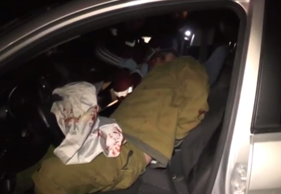 Появилось видео аварии на Октябрьском проспекте: два водителя угодили в "скорую"