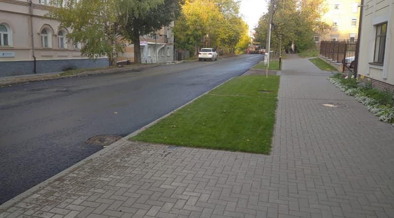 В Кирове на центральной улице началась укладка асфальта