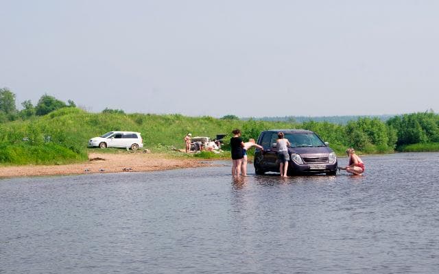 Штрафы за мойку автомобиля у водоема могут поднять в 10 раз