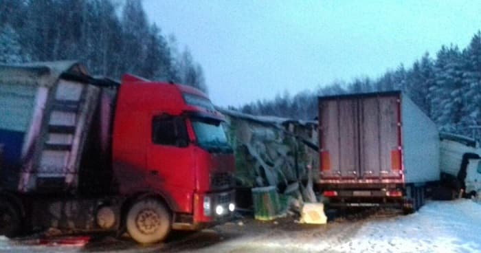 В Белохолуницком районе произошла жесткая авария: распластались фуры