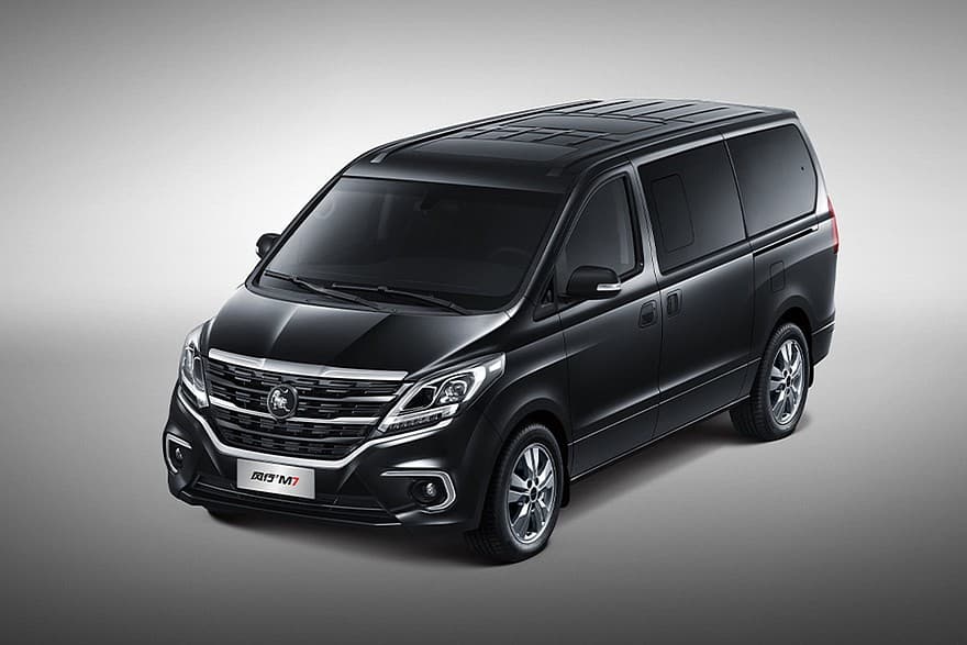 Названа стоимость минивэна Forthing M7 в России