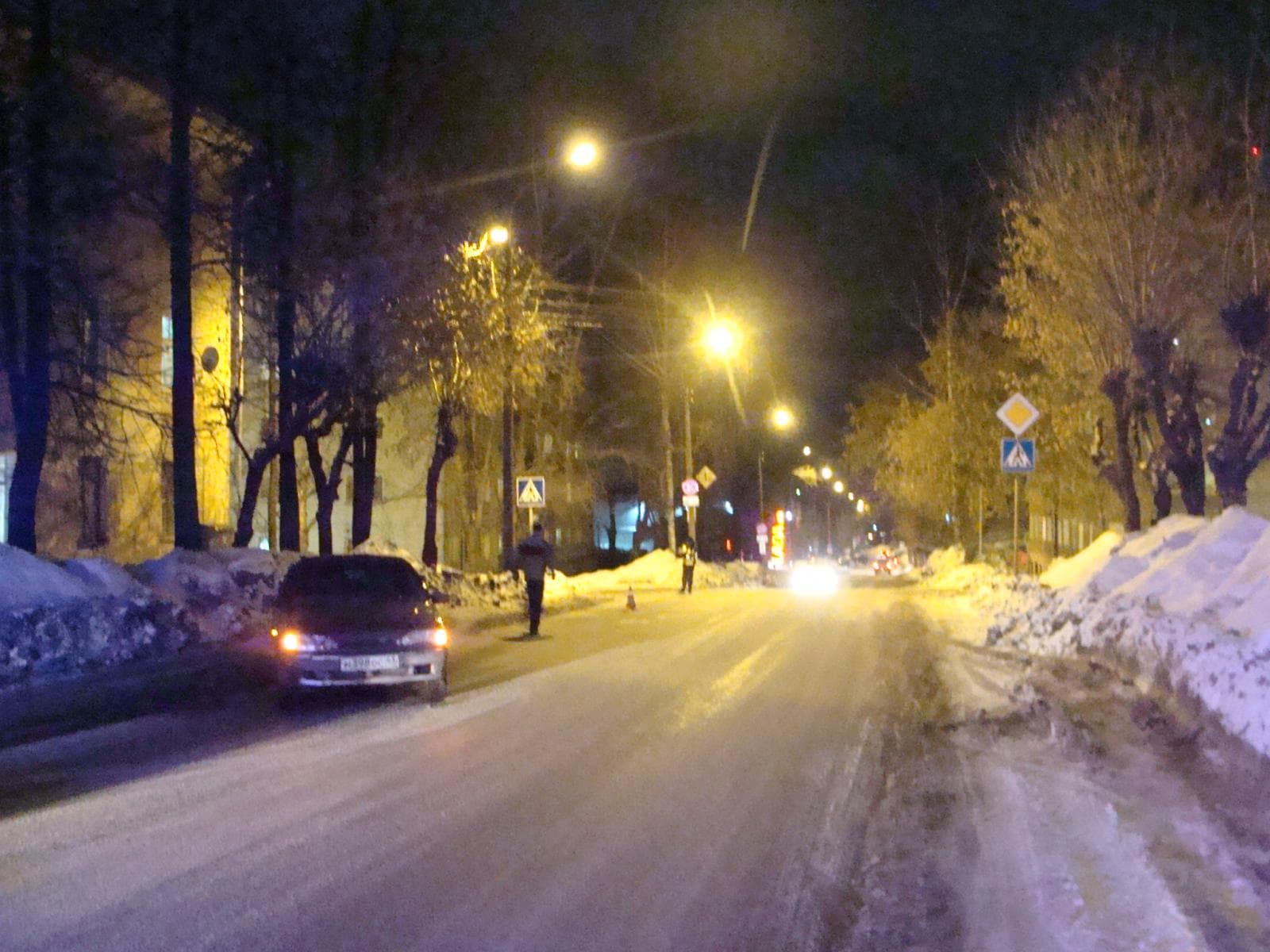 На Красина на "зебре" машина сбила девушку