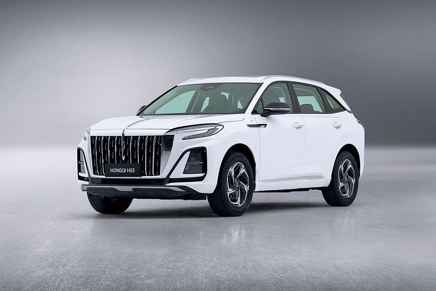 Самый доступный кроссовер премиум-бренда: характеристики и старт продаж в России