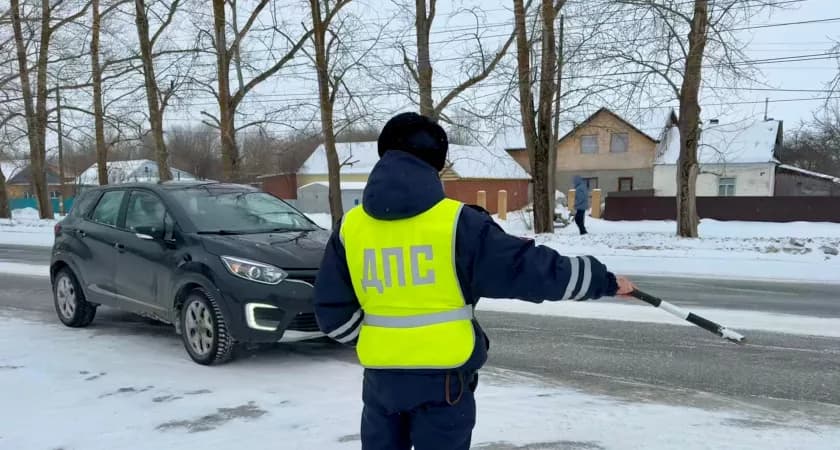 Инспектор просит открыть капот: в чем подвох, что делать и как себя вести?