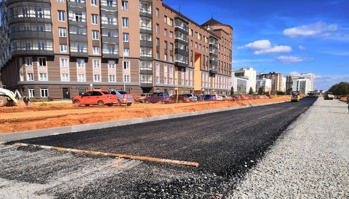 В Урванцево работа кипит: подрядчики готовятся к асфальтированию улицы Энтузиастов