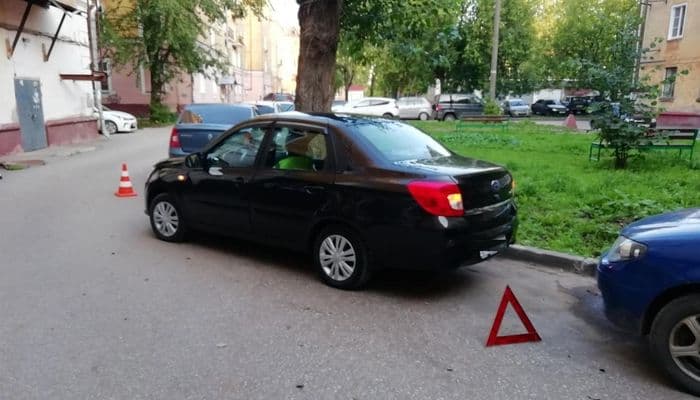 В Кирове пенсионер на «Датсуне» тронулся и сбил женщину