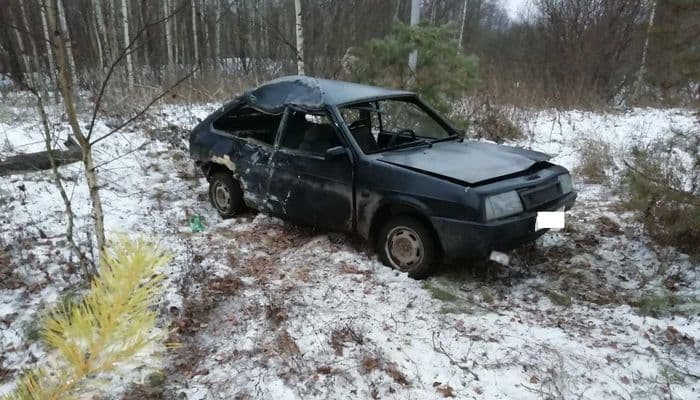 В Оричевском районе молодой бесправник на «Ладе» уценил машину и дерево