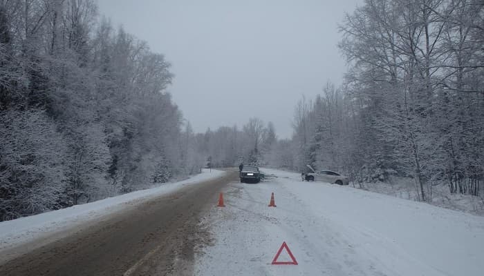 В Кирово-Чепецком районе мужчина на «Форде» врезался в «шестерку»