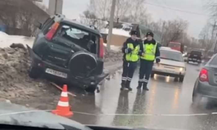 В Кирове из-за столкновения автобуса и «Хонды» образовалась огромная пробка