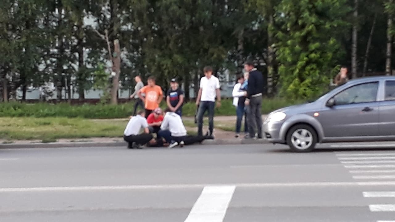 У перинатального центра сбили подростка: ребенок без сознания