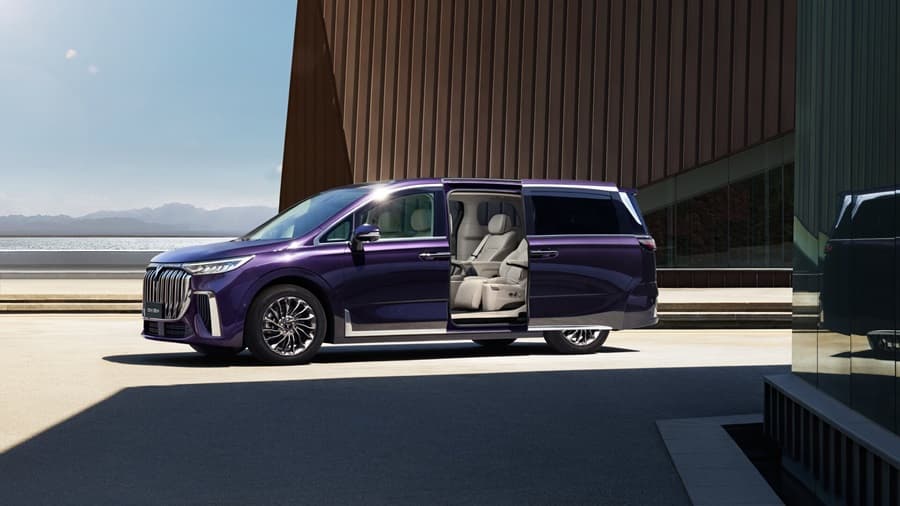 Список авто, попадающих под «налог на роскошь», пополнили на 68 моделей