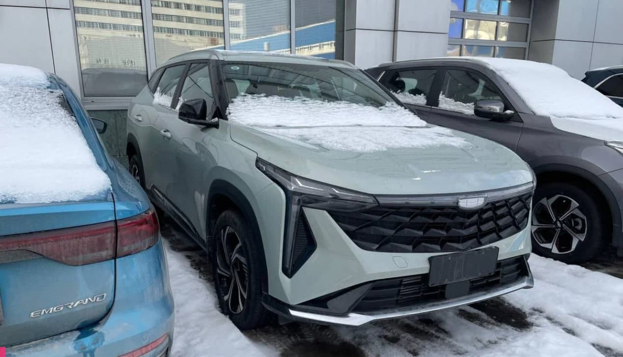 В России представят «младшего брата» Geely Atlas