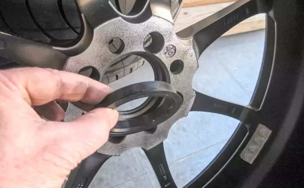 Эксперт: почему центровочное кольцо на колесном диске может быть опасно