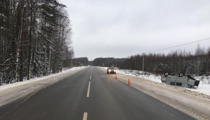 В Котельничском районе «Уаз» улетел в кювет: есть пострадавшие