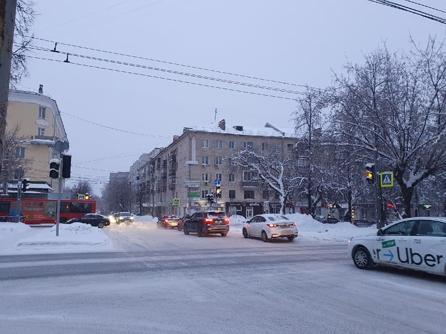 Проезд на желтый запрещен, иначе дадут штраф: решение суда