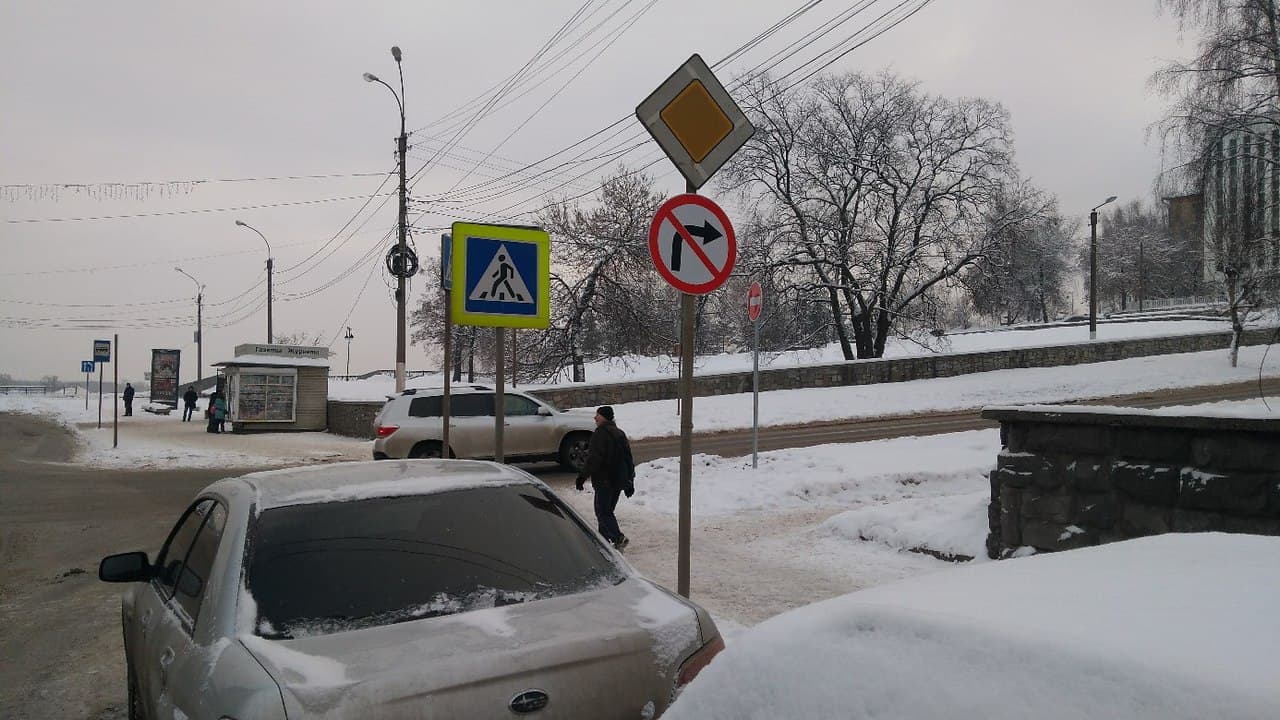 Знаки поставили, а ездить не научили