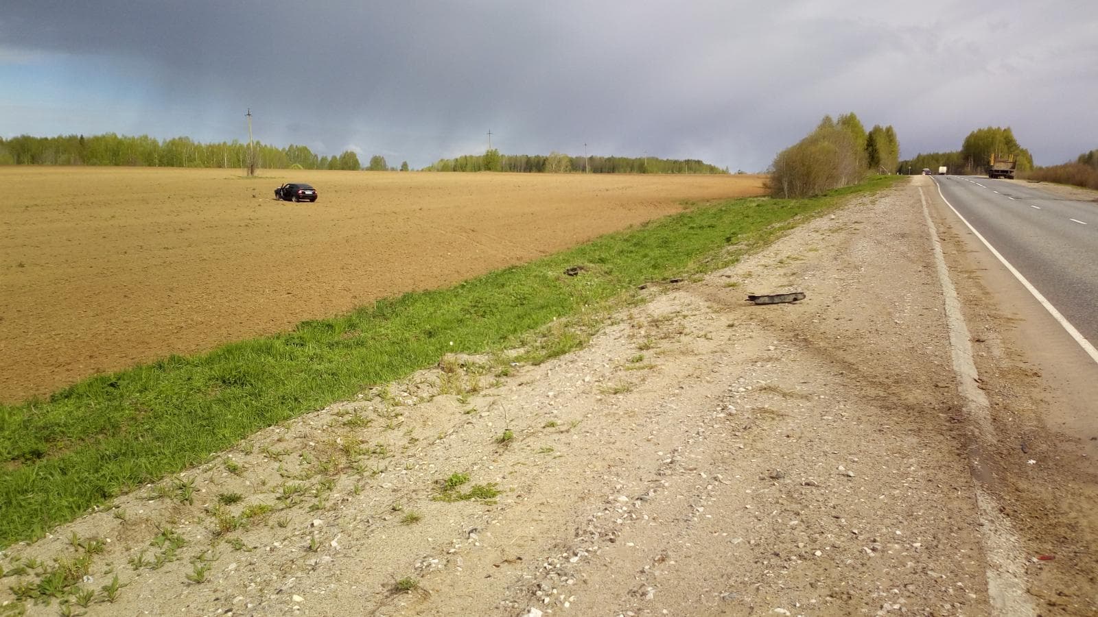 Вспахал поле на Priora после столкновения с КамАЗом