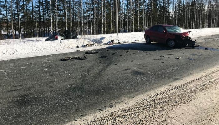 Водитель на «Рио» пошел на обгон, но завершить маневр ему не удалось