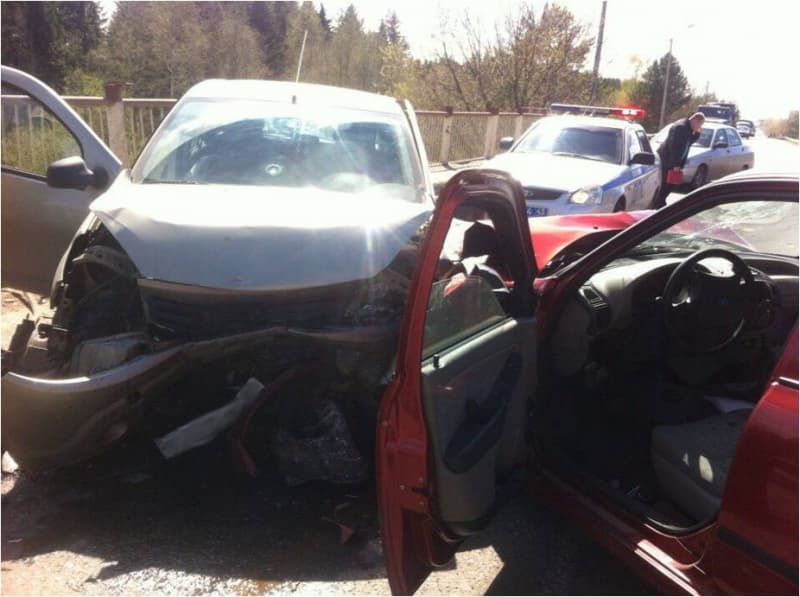 Лоб в лоб. В Кирово-Чепецке столкнулись 2 машины