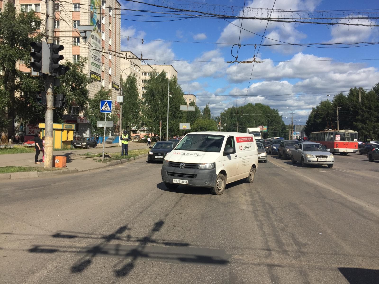 8-летний мальчик попал под колёса микроавтобуса