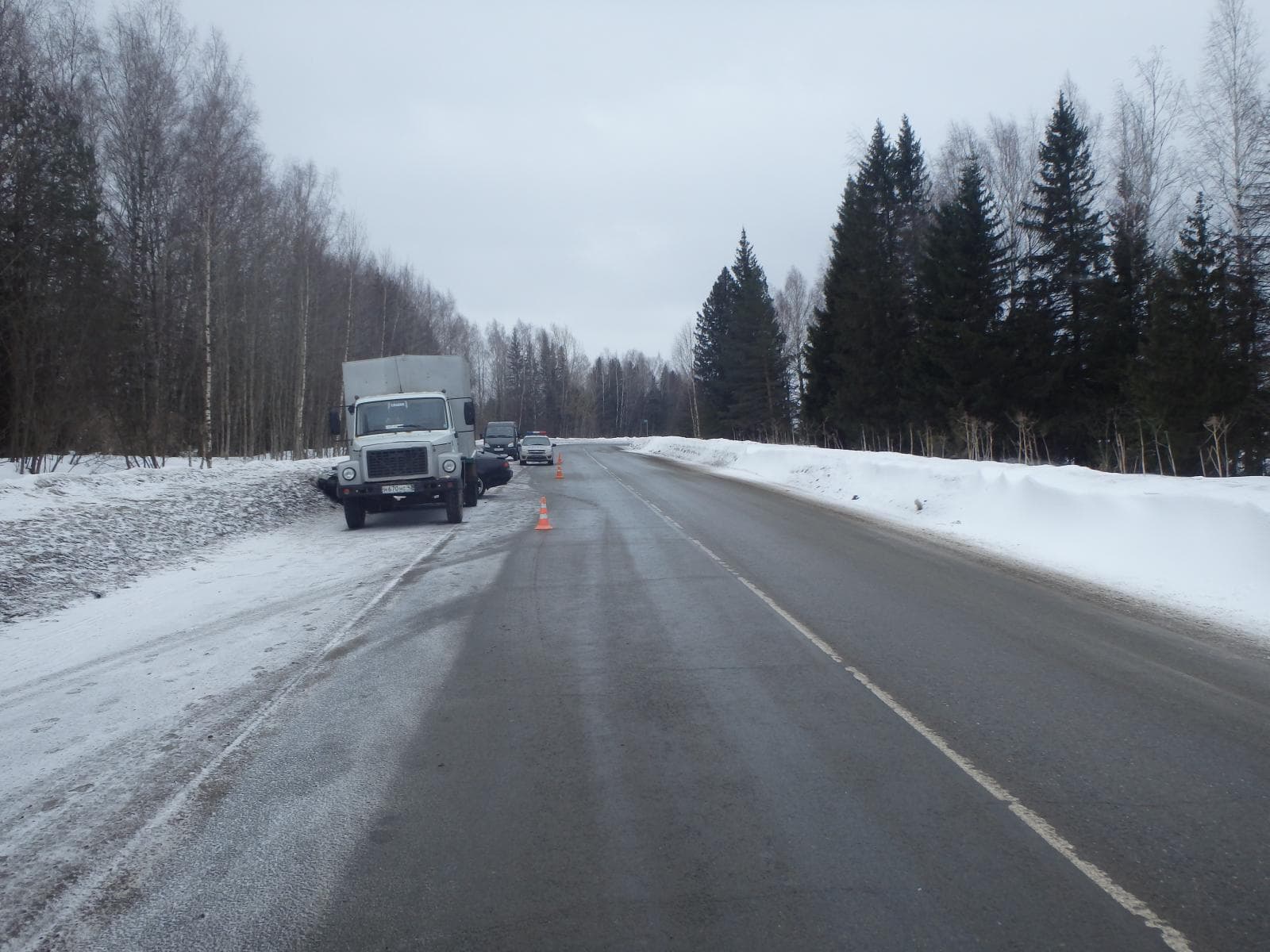 Неопытного водителя в ДТП спас правый руль