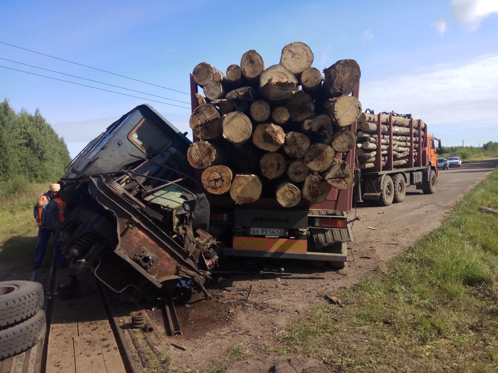 В мужчину на грузовике влетел тепловоз
