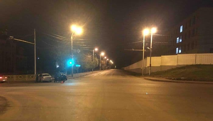 На Луганской “встретились” две иномарки и снесли ограждения