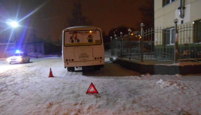 Самопроизвольное движение автобуса отправило одного человека в больницу