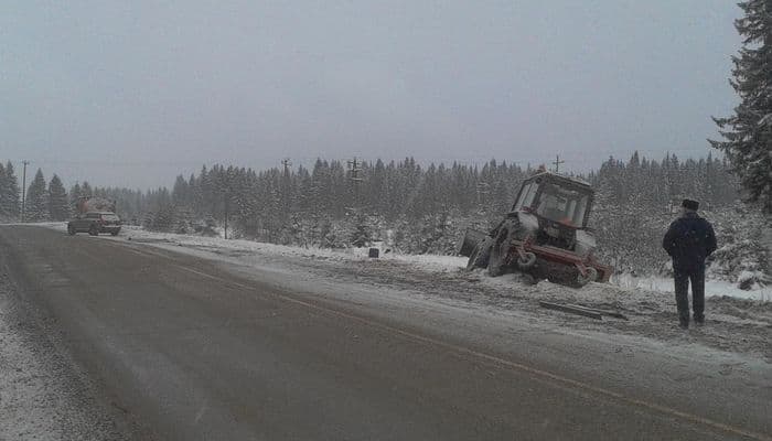 Мужчина на “Камазе” влетел в трактор, который от удара сбил пешехода