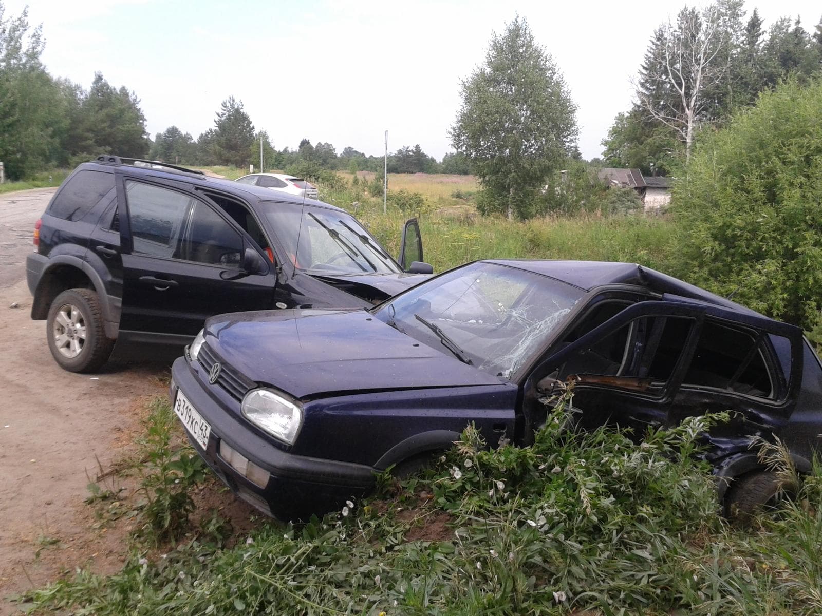 В Стрижах внедорожник протаранил Volkswagen Golf