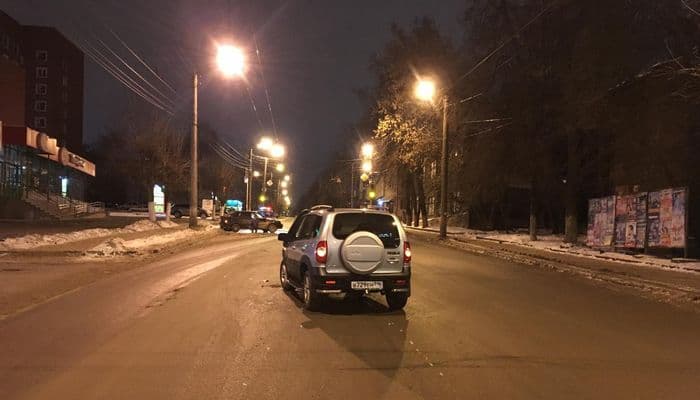 Водитель на Chevrolet Niva врезался в попутную “Ладу”