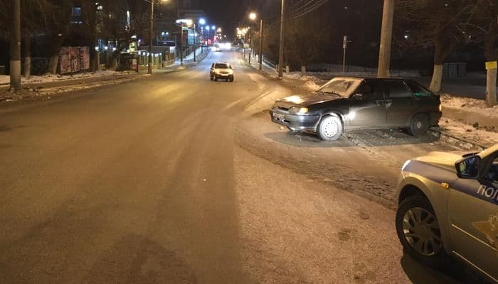 Водитель на Chevrolet Niva врезался в попутную “Ладу”