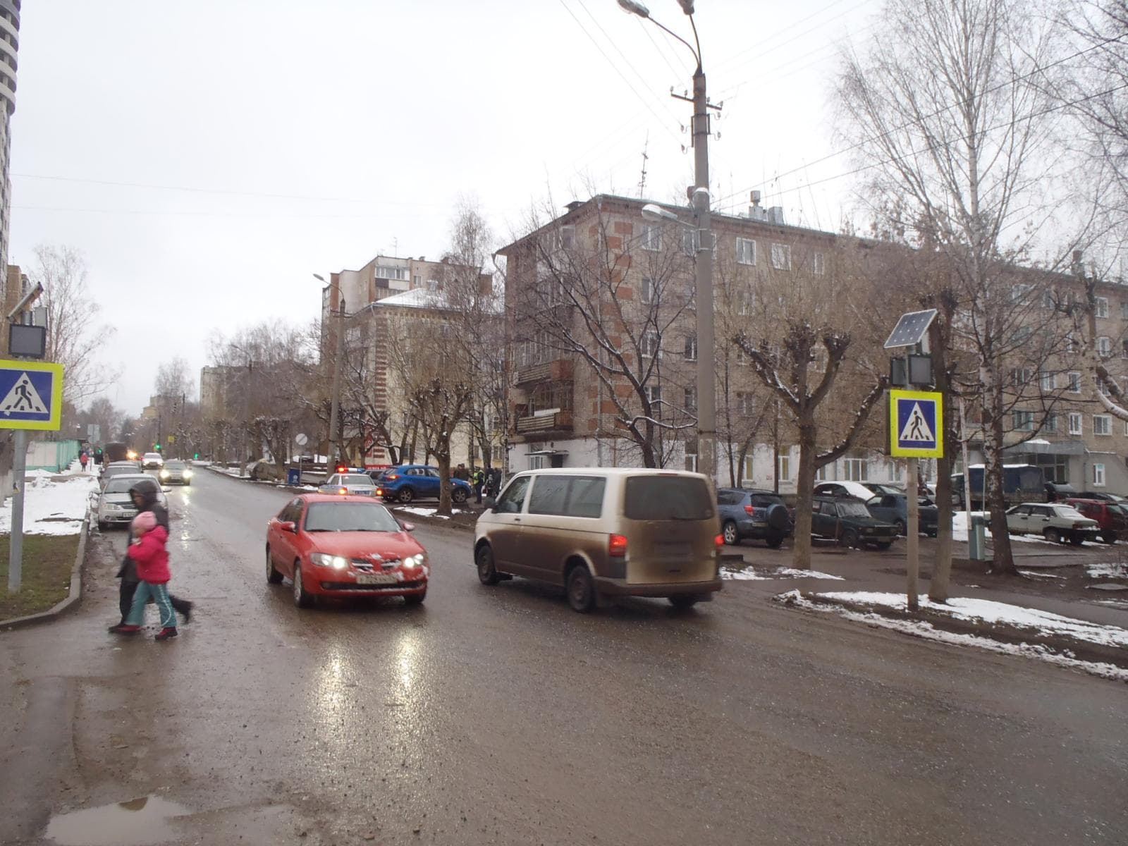 Кроссовер сбил ребенка на Розы Люксембург